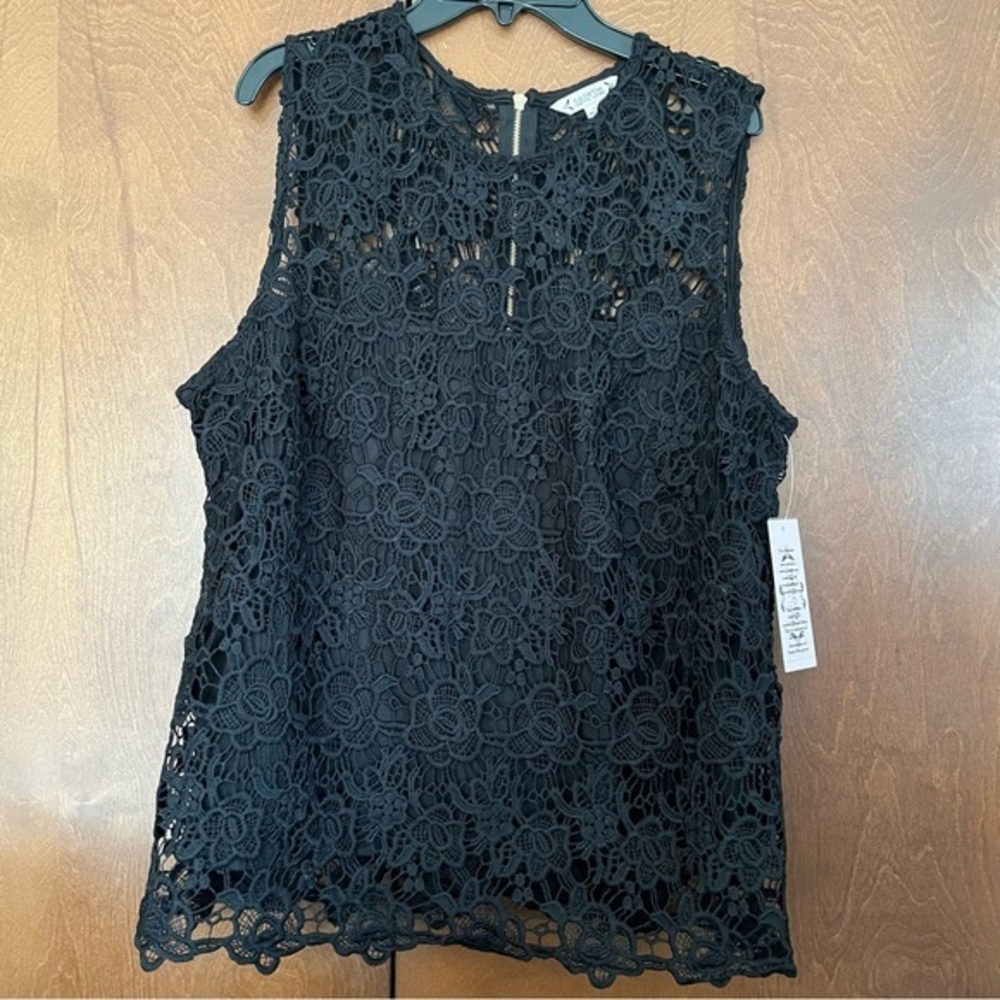 Nanette LePore Crocheted Lace Overlay Sleeveless Top. Back Zip NWT Black Sz Lg